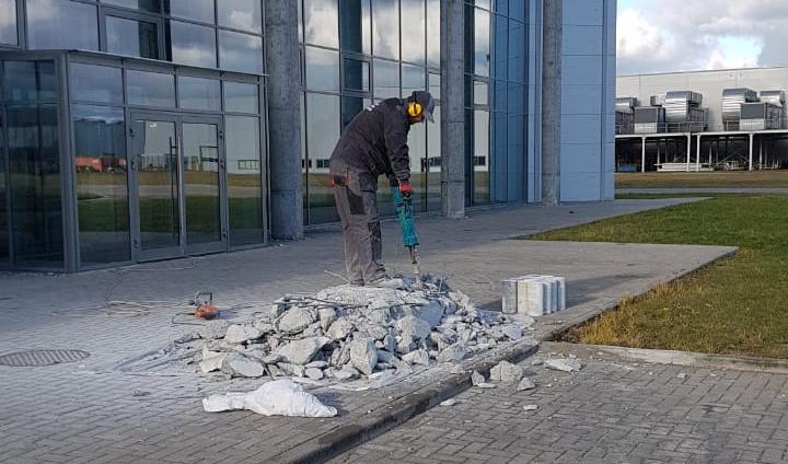 Резка дверного проёма в чистом помещении Резка дверного проёма в чистом помещении