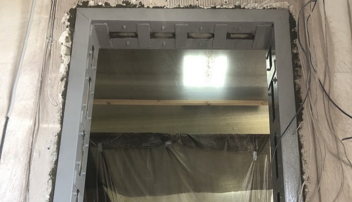 Резка и усиление проёма в монолитной стене Резка и усиление проёма в монолитной стене