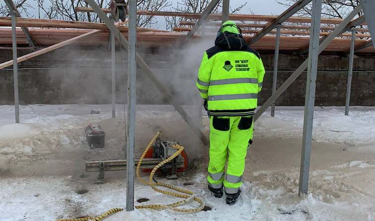 Прорезание проёмов на кровле Прорезание проёмов на кровле