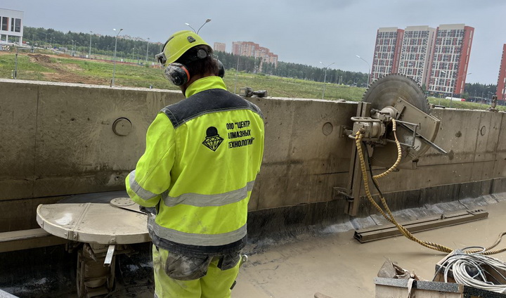 Безударный демонтаж железобетонного ограждения Безударный демонтаж железобетонного ограждения